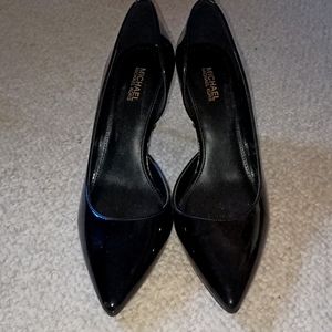 Black shinny pointy heels